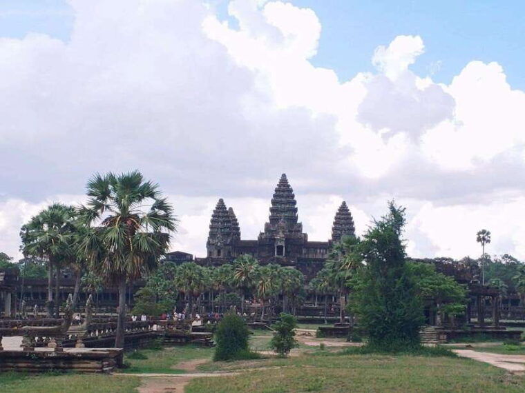 angkor-wat-small-circuit-private-tour-with-banteay-srei