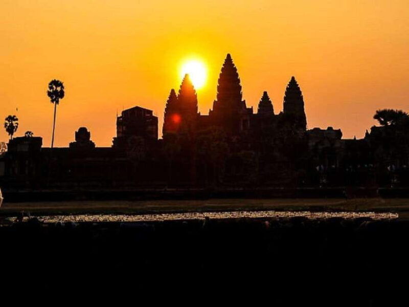 angkor-wat-small-tour-sunrise-with-private-tuk-tuk-2