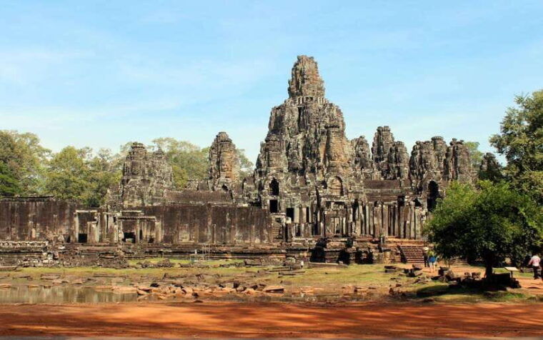 angkor-wat-small-tour-sunrise-with-private-tuk-tuk-2
