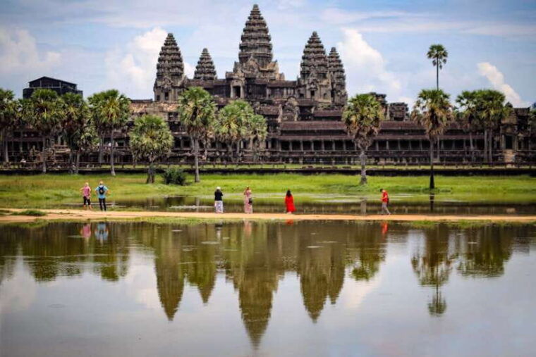 angkor-wat-sunrise-banteay-srei-bayon-ta-prohm-temple