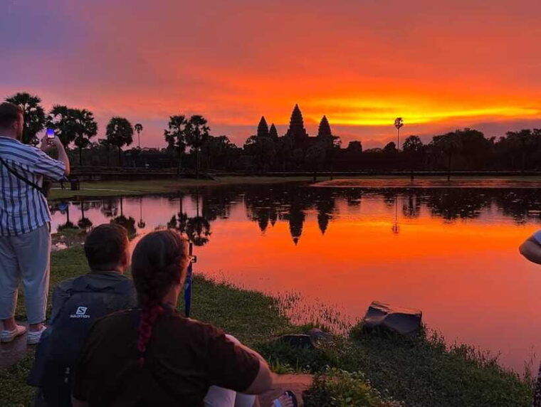 angkor-wat-sunrise-bike-tour-with-lunch-included