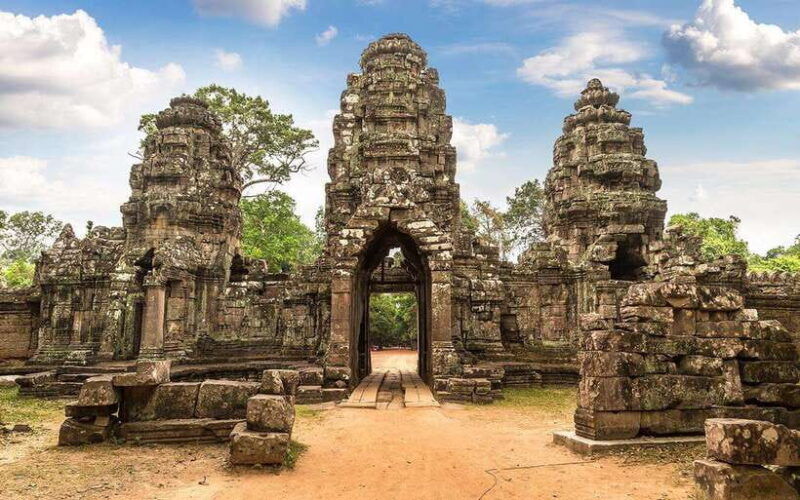 angkor-wat-sunrise-private-tuktuk-tour-in-siem-reap