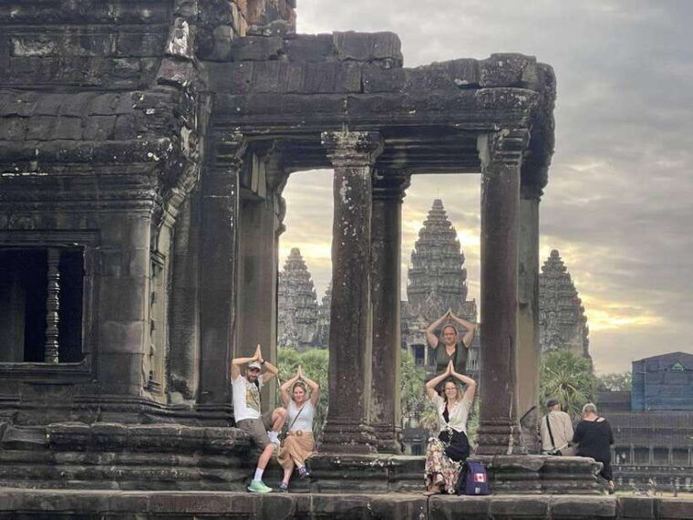angkor-wat-sunrise-temple-tour-with-bayon-and-ta-prohm