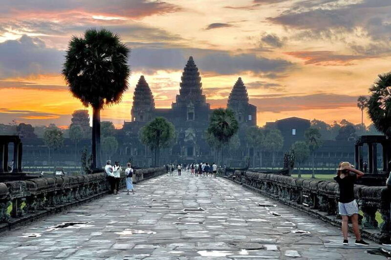 angkor-wat-sunrise-tour-in-siem-reap-small-group