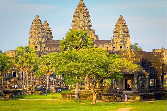 Angkor Wat Temple Sunset Shared Tour By Luxury Minivan - Key Points