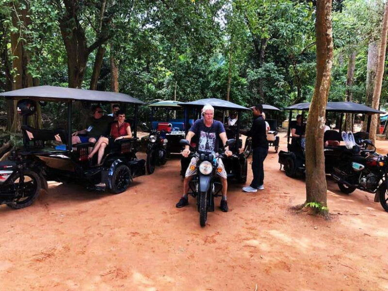 angkor-wat-tour-by-tuk-tuk-with-english-speaking-driver-2