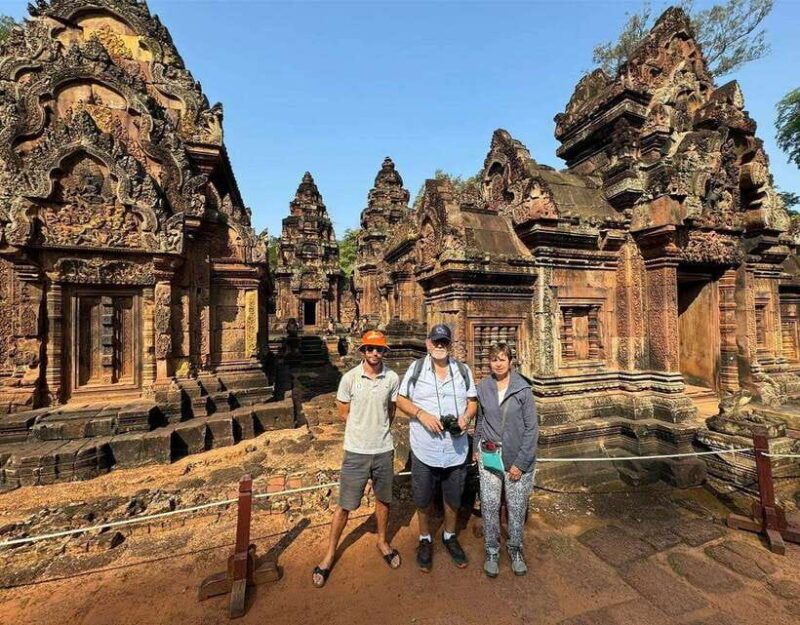 angkor-wat-tour-by-tuk-tuk-with-english-speaking-driver-2