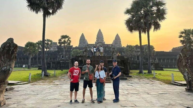 angkor-wat-tour-by-tuk-tuk-with-english-speaking-driver-2