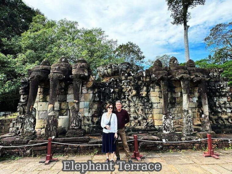 angkor-wat-tour-by-tuk-tuk-with-english-speaking-driver-2