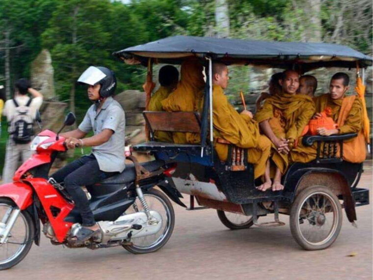 angkor-wat-tour-by-tuk-tuk-with-english-speaking-driver
