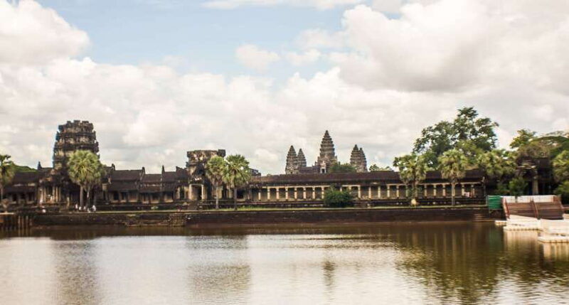 angkor-wat-tuk-tuk-and-walking-tour
