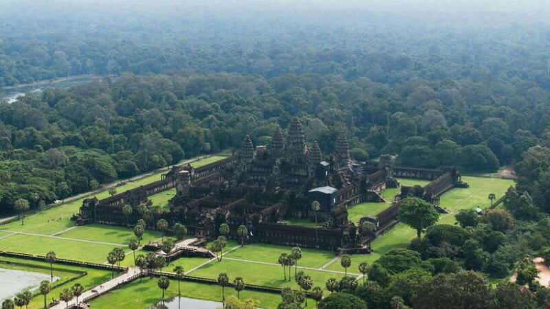 angkor-zipline-and-discover-highlight-angkor-wat-with-sunset