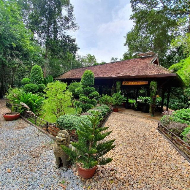 angkor-zipline-and-discover-highlight-angkor-wat-with-sunset