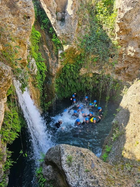 anna-canyoning-in-gorgo-de-la-escalera