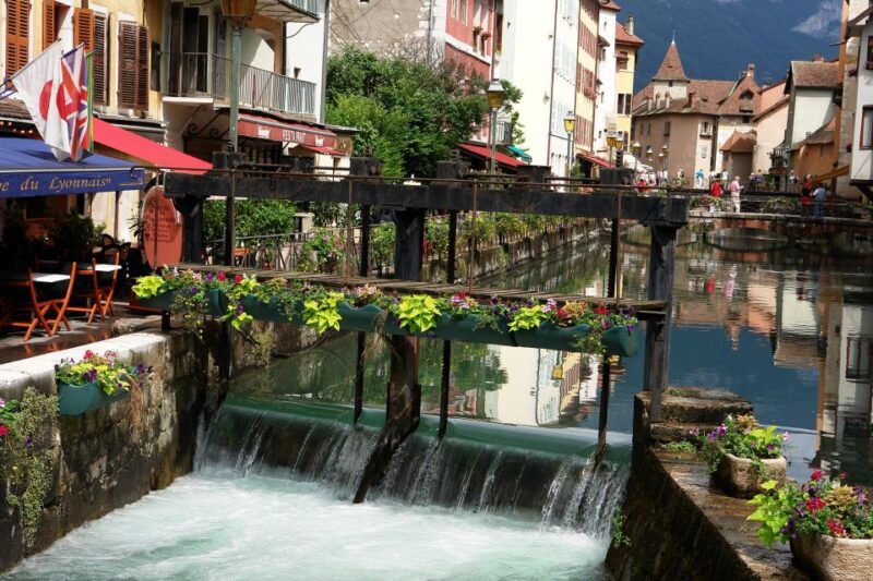 Annecy Private Guided Tour from Geneva - First Impressions: Exploring Annecy’s Iconic Sights