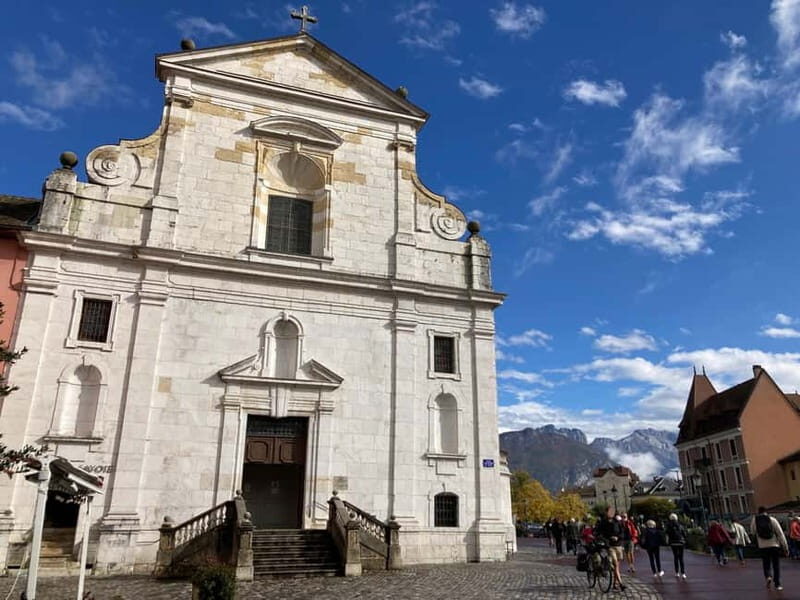 Annecy : Private Guided Tour - Starting Point: Front of the Town Hall