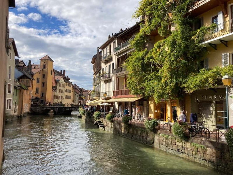Annecy : Private Guided Tour - Medieval Roots and Architectural Highlights