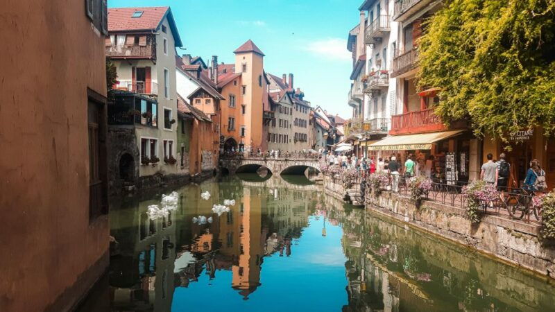 annecy-traditional-food-group-walking-tour