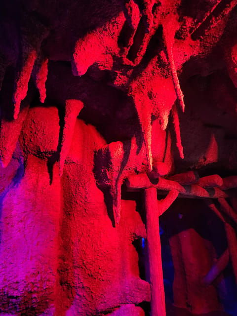antalya-enhanting-spaghetticave-natural-animal-figures