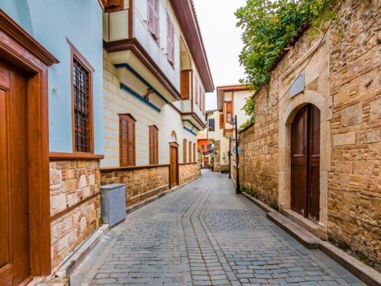 antalya-full-day-tour-of-old-town-and-majestic-waterfalls