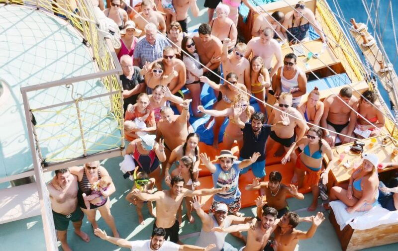 antalya-kemer-megastar-catamaran-cruise-with-foam-party