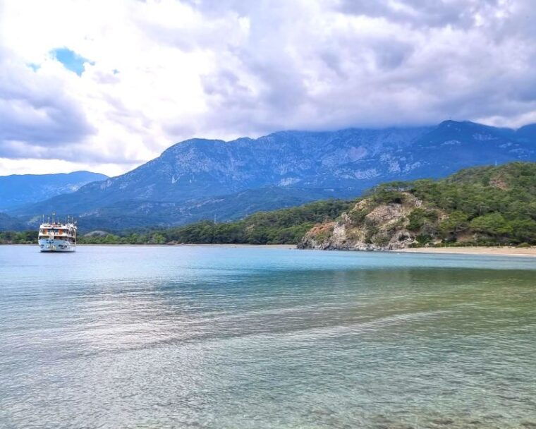 antalya-kemer-megastar-catamaran-cruise-with-foam-party
