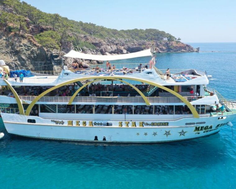 antalya-kemer-megastar-catamaran-cruise-with-foam-party