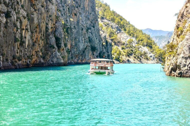 antalya-side-alanya-green-canyon-boat-tour-lunch-softdrink