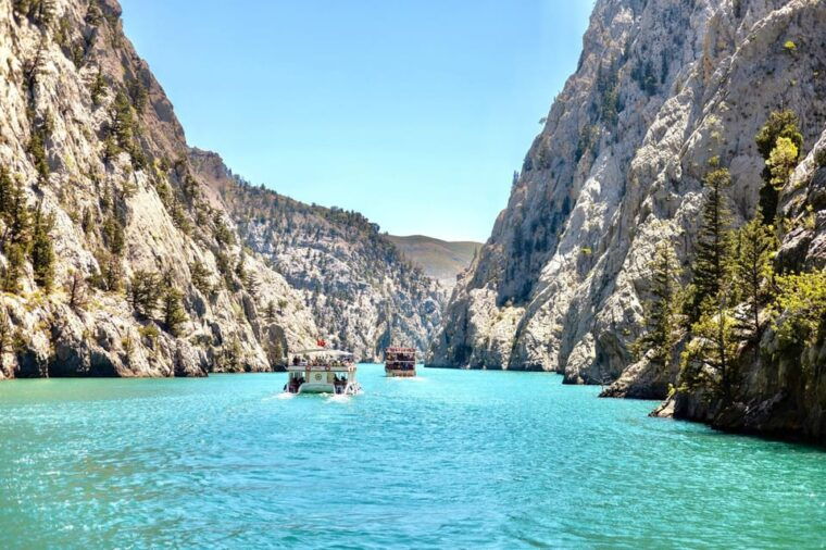 antalya-side-alanya-green-canyon-boat-tour-lunch-softdrink