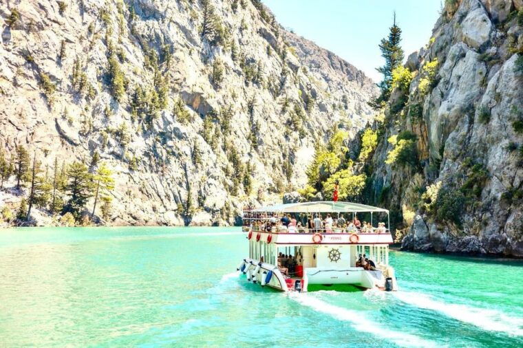 antalya-side-alanya-green-canyon-boat-tour-lunch-softdrink