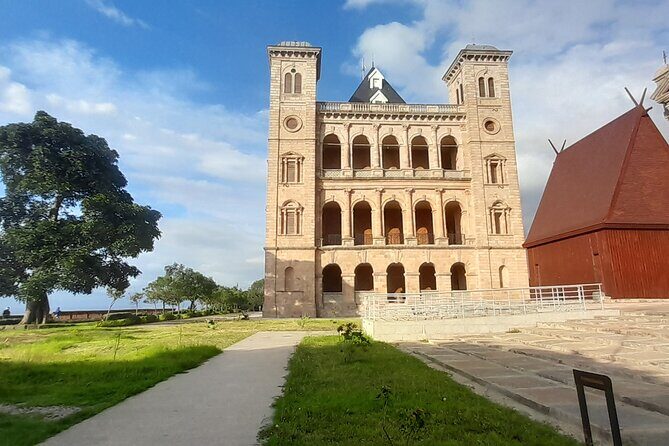 Antananarivo: Lemurs Park & City Tour - An Overview of What to Expect