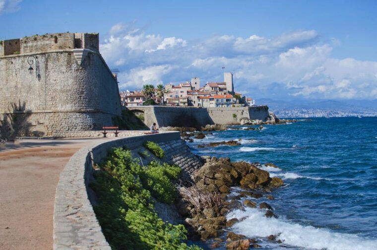 antibes-express-walk-with-a-local-in-60-minutes