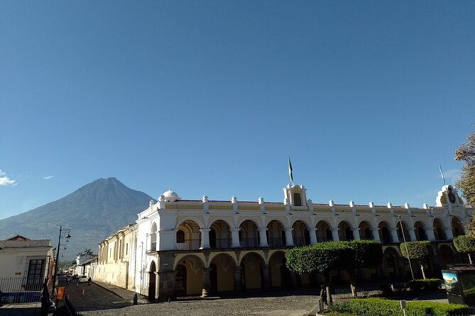 antigua-walking-and-discovering-history