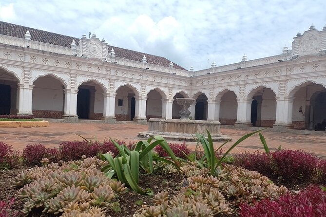 antigua-walking-and-discovering-history