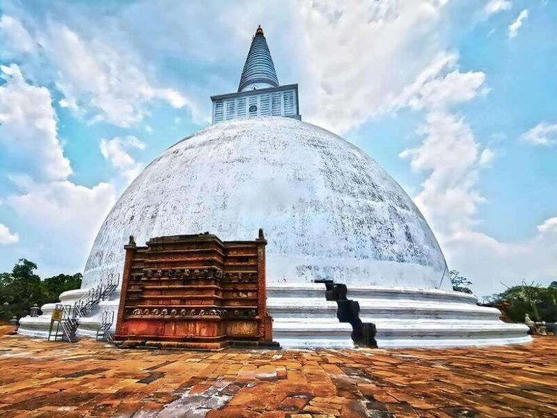 anuradhapura-ancient-city-tuktuk-tour