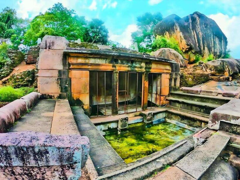 anuradhapura-ancient-city-tuktuk-tour
