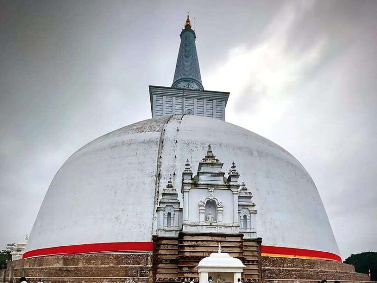 anuradhapura-ancient-city-tuktuk-tour