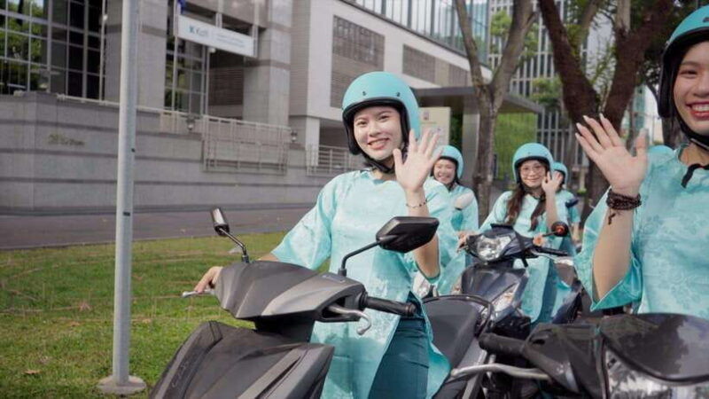 ao-dai-female-rider-saigon-motorbike-adventures