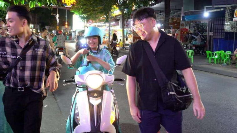 ao-dai-female-rider-saigon-motorbike-adventures