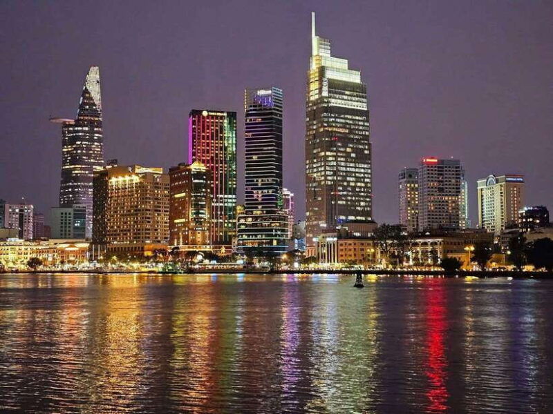 ao-show-lune-production-buffet-dinner-night-city-tour
