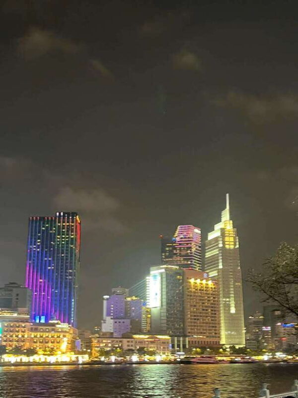 ao-show-lune-production-buffet-dinner-night-city-tour