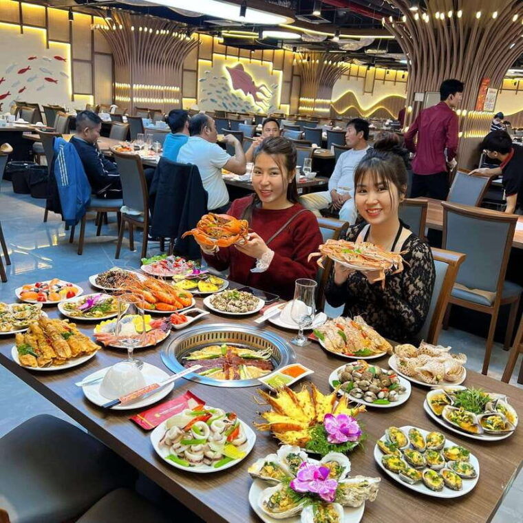ao-show-lune-production-buffet-dinner-night-city-tour
