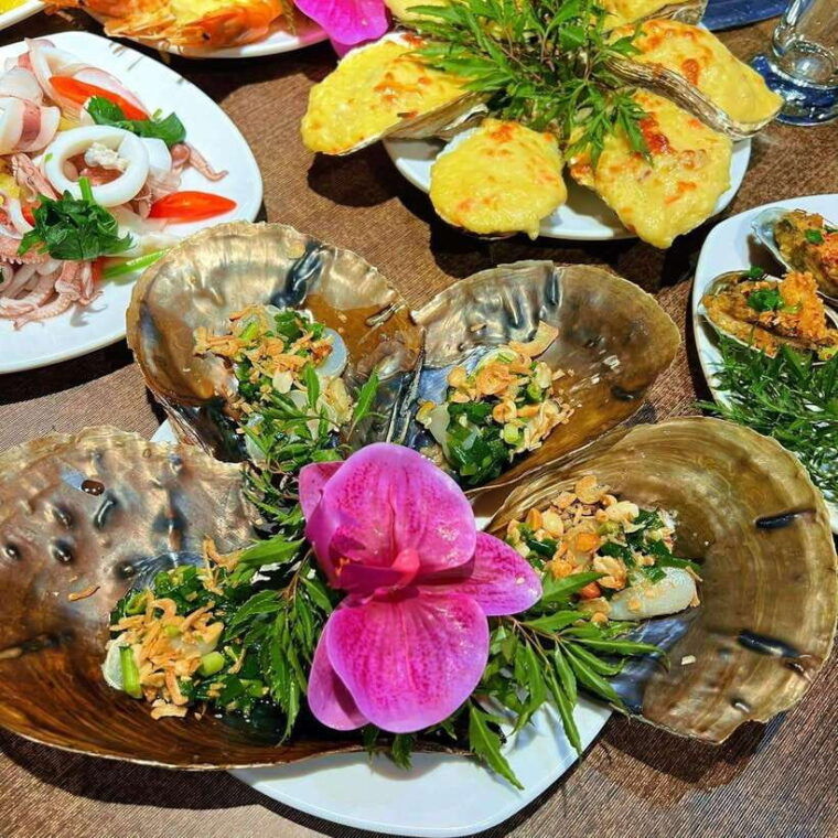 ao-show-lune-production-buffet-dinner-night-city-tour