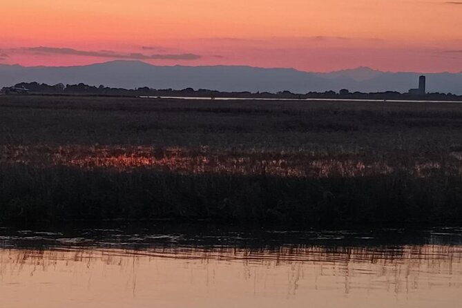aperitif-at-sunset-in-the-venice-lagoon-on-a-private-boat