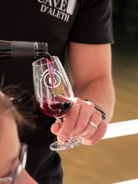 aperitif-bistro-by-boat-on-the-canal-de-la-rance