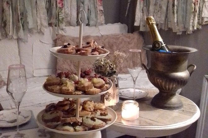 aperitif-dinner-in-a-bohemian-caravan