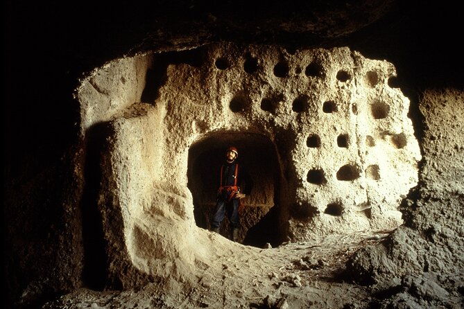 aperitif-in-front-of-the-duomo-and-orvieto-underground-caves-tour