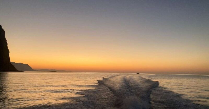 aperitif-on-a-boat-at-sunset-at-the-queens-grotto