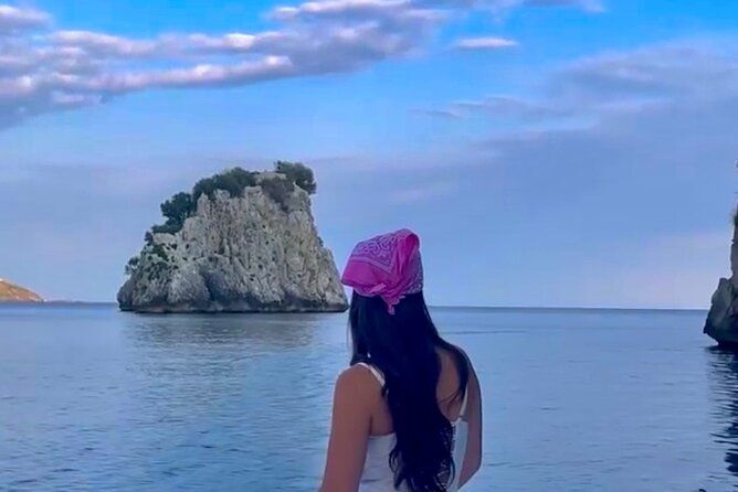 aperitif-on-a-boat-at-sunset-in-palinuro