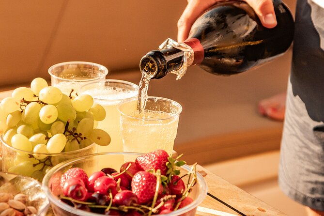 aperitif-on-a-boat-at-sunset-in-the-gulf-of-naples-2